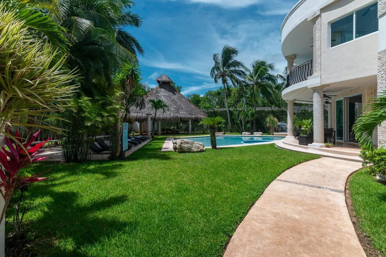 Villa Palmeras Cancún 3*,